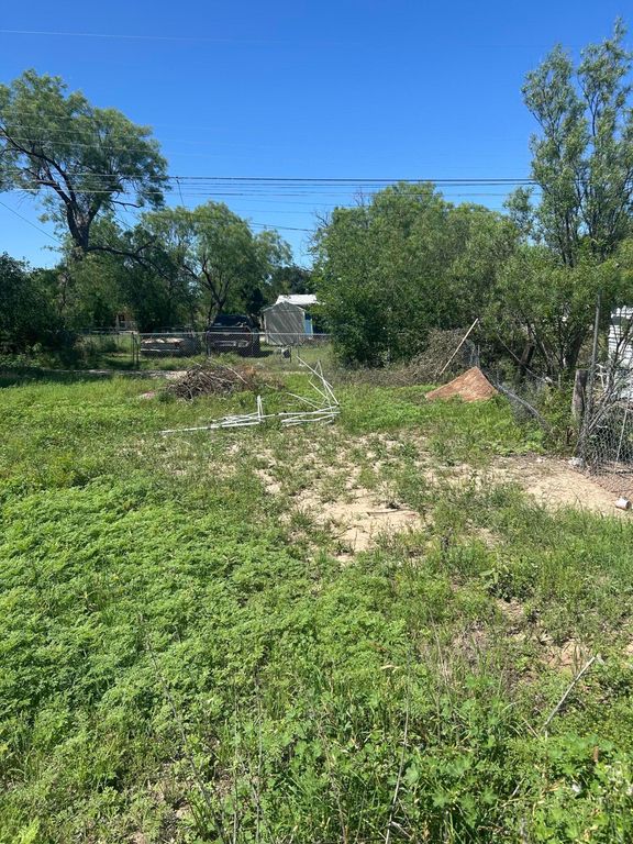 Image 9 of property listing at 106 W Avenue T, San Angelo, TX 76903