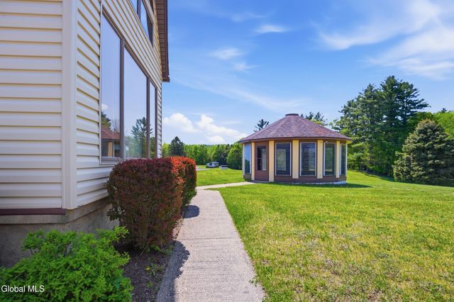 19 Polk Way, Poestenkill, NY 12196