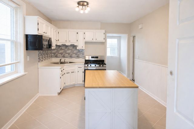 4925 W Henderson Street 1, Chicago, IL 60641