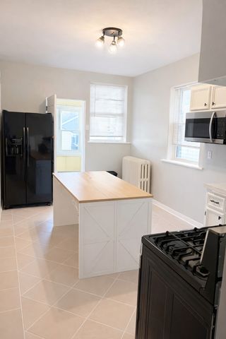 4925 W Henderson Street 1, Chicago, IL 60641