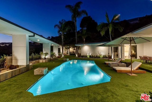 560 Chalette Drive, Beverly Hills, CA 90210