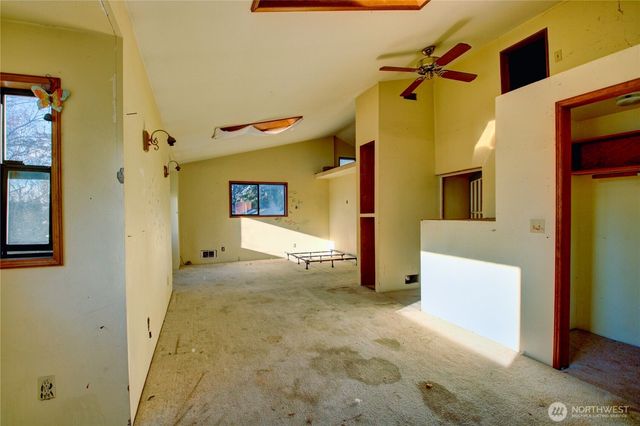 1040 W Shady Lane, Oak Harbor, WA 98277