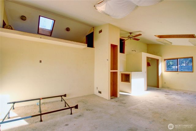 1040 W Shady Lane, Oak Harbor, WA 98277