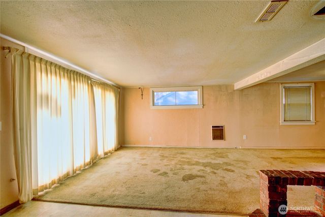 1040 W Shady Lane, Oak Harbor, WA 98277