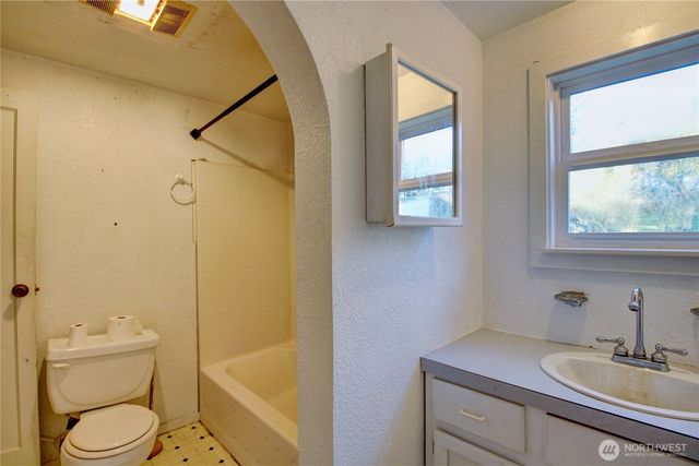 1040 W Shady Lane, Oak Harbor, WA 98277