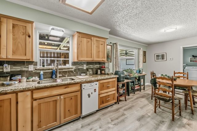12 Bybee Circle, Huntsville, TX 77320