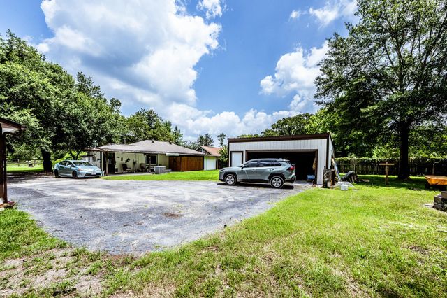 12 Bybee Circle, Huntsville, TX 77320