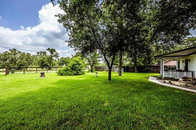 12 Bybee Circle, Huntsville, TX 77320
