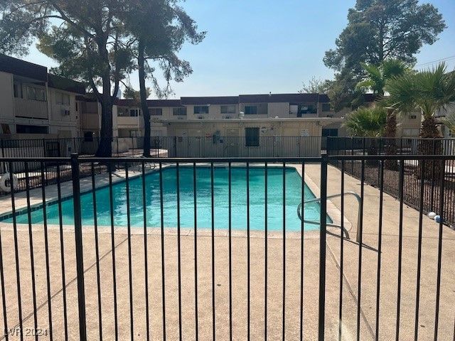 5378 Swenson Street 21, Las Vegas, NV 89119