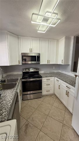 5378 Swenson Street 21, Las Vegas, NV 89119