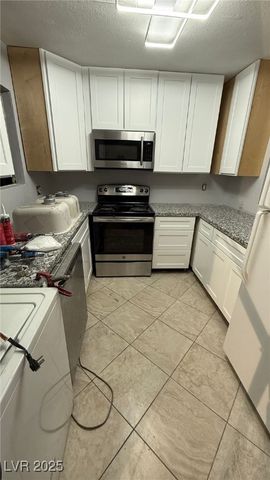 5378 Swenson Street 21, Las Vegas, NV 89119