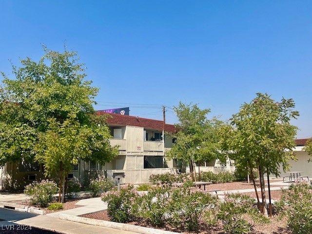 5378 Swenson Street 21, Las Vegas, NV 89119