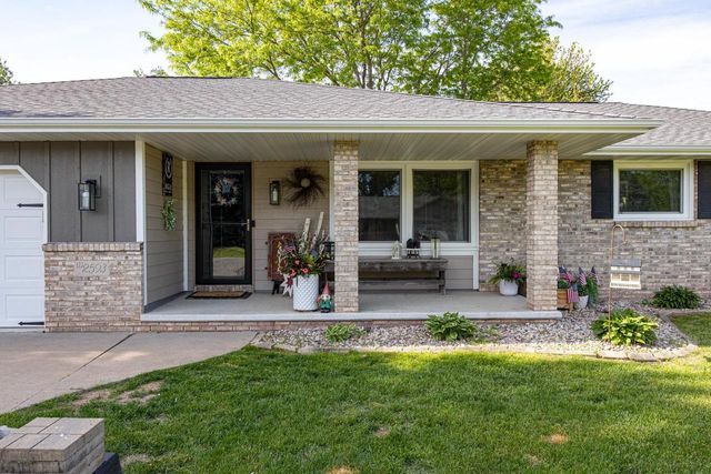 W2593 COLONIAL COURT, Appleton, WI 54915