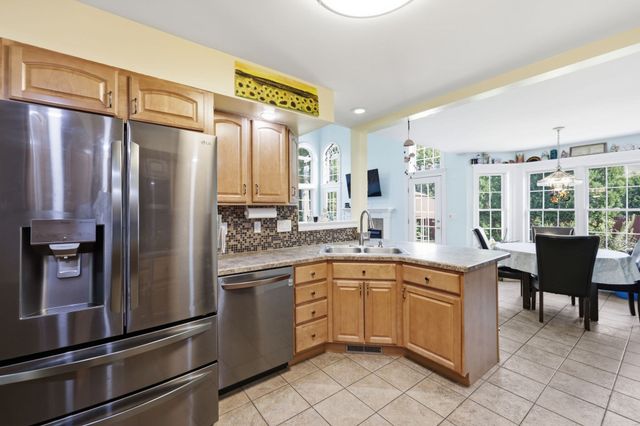 32 Waterford Dr, Westfield, MA 01085