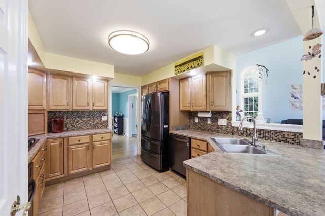 32 Waterford Dr, Westfield, MA 01085