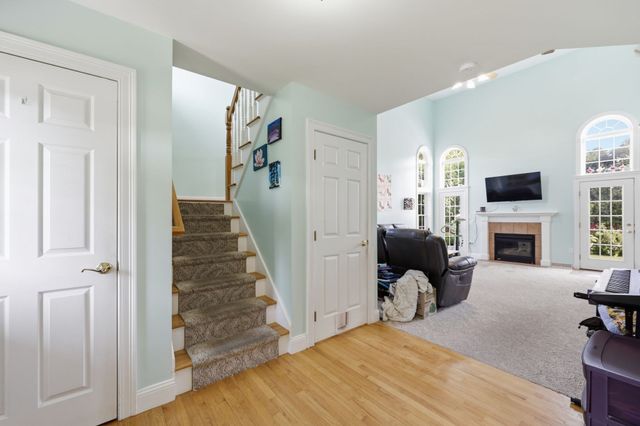 32 Waterford Dr, Westfield, MA 01085