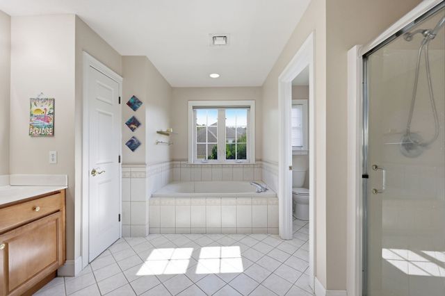 32 Waterford Dr, Westfield, MA 01085