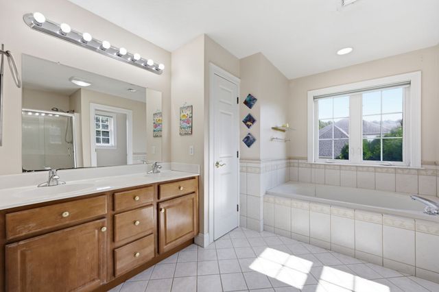 32 Waterford Dr, Westfield, MA 01085