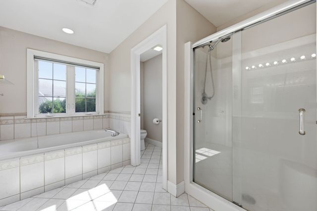32 Waterford Dr, Westfield, MA 01085