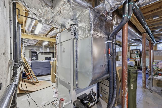 32 Waterford Dr, Westfield, MA 01085