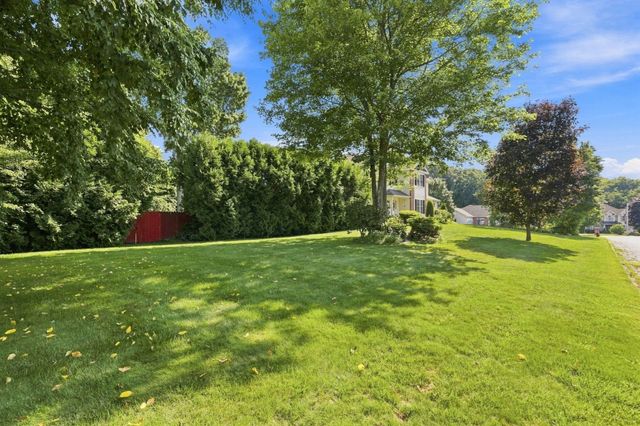 32 Waterford Dr, Westfield, MA 01085