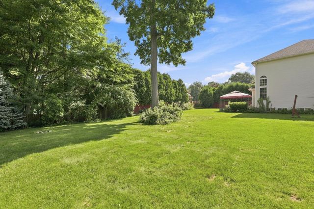 32 Waterford Dr, Westfield, MA 01085