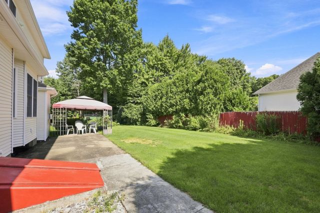 32 Waterford Dr, Westfield, MA 01085