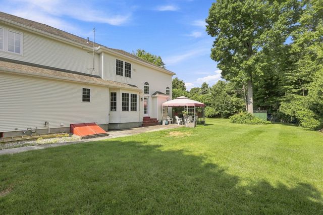 32 Waterford Dr, Westfield, MA 01085