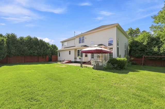 32 Waterford Dr, Westfield, MA 01085