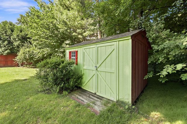 32 Waterford Dr, Westfield, MA 01085
