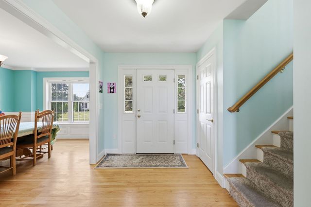 32 Waterford Dr, Westfield, MA 01085