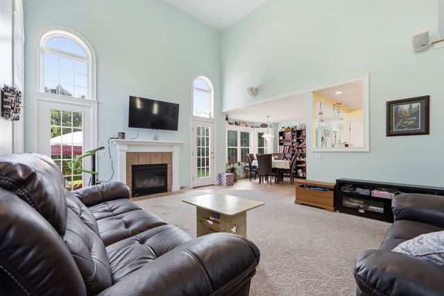 32 Waterford Dr, Westfield, MA 01085