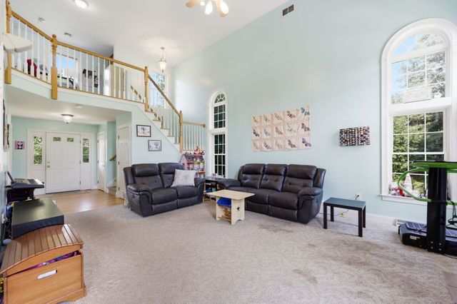 32 Waterford Dr, Westfield, MA 01085
