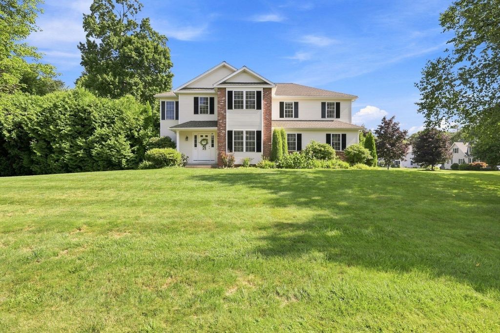 32 Waterford Dr, Westfield, MA 01085