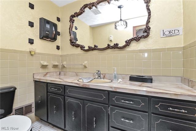 3038 Van Aken Boulevard, Shaker Heights, OH 44120