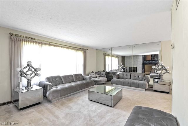 3038 Van Aken Boulevard, Shaker Heights, OH 44120