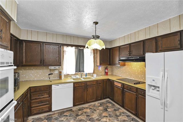 3038 Van Aken Boulevard, Shaker Heights, OH 44120