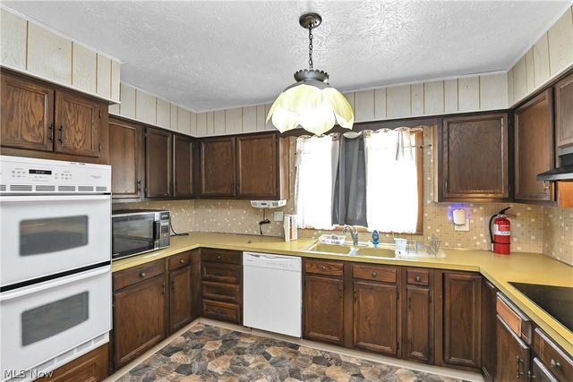 3038 Van Aken Boulevard, Shaker Heights, OH 44120