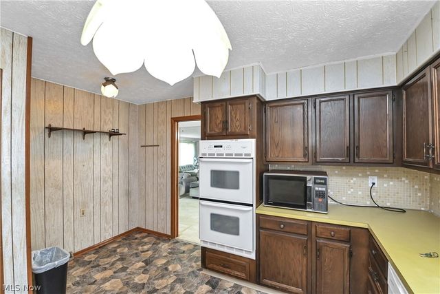 3038 Van Aken Boulevard, Shaker Heights, OH 44120