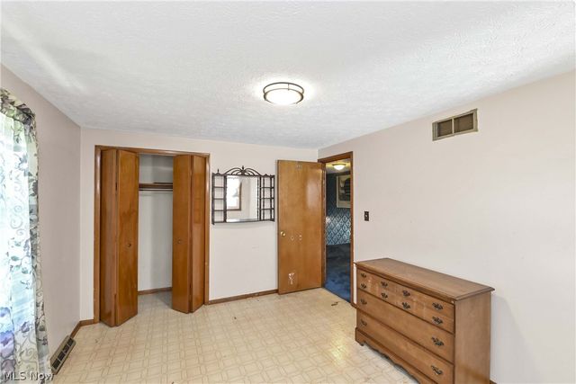 3038 Van Aken Boulevard, Shaker Heights, OH 44120