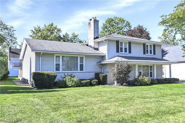3038 Van Aken Boulevard, Shaker Heights, OH 44120