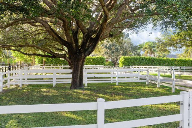 2760 Appaloosa Trail, Wellington, FL 33414