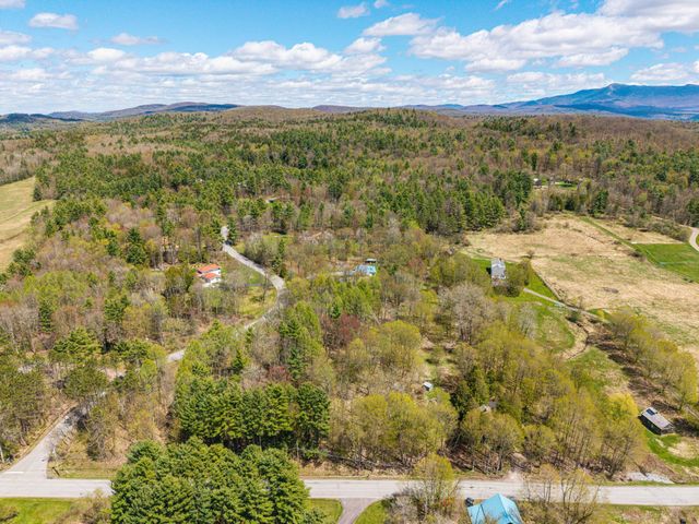 52 Weed Road, Essex, VT 05452