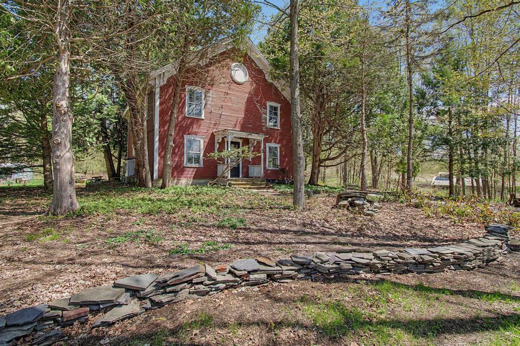 52 Weed Road, Essex, VT 05452