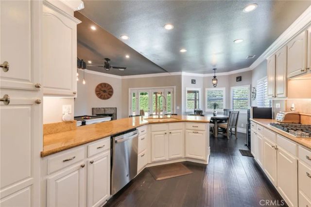 1827 N Christopher, Upland, CA 91784