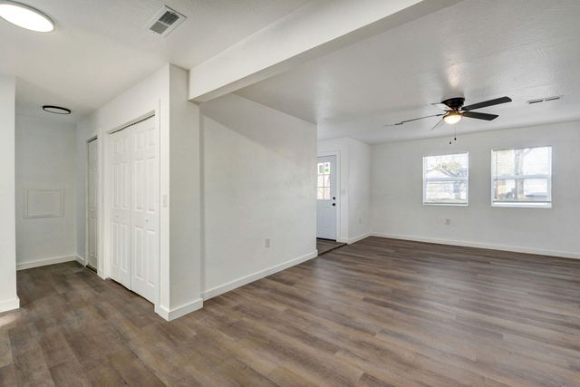 1259 S Willow Lane, Springfield, MO 65804