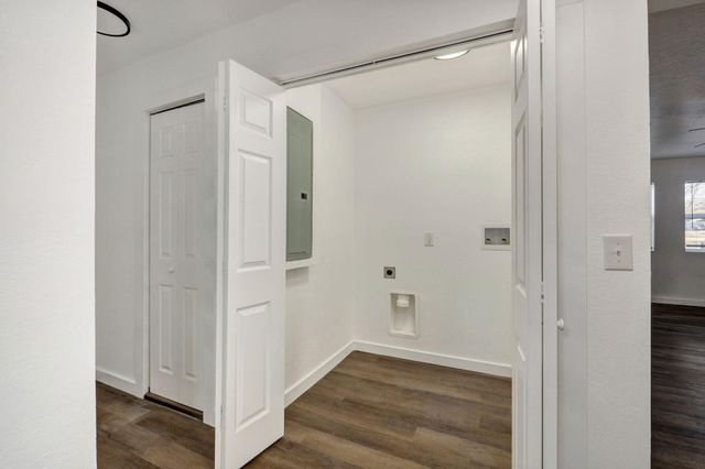 1259 S Willow Lane, Springfield, MO 65804