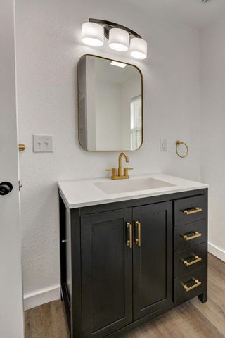 1259 S Willow Lane, Springfield, MO 65804