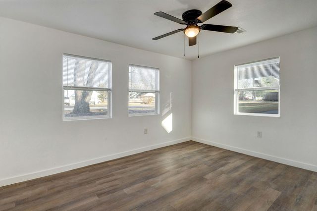 1259 S Willow Lane, Springfield, MO 65804