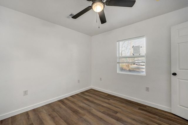 1259 S Willow Lane, Springfield, MO 65804